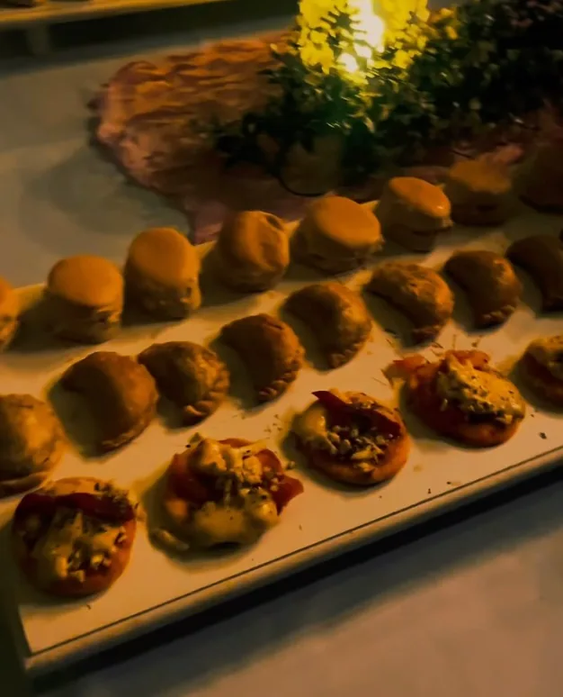 Empanaditas y bocados de la recepción, El Rocío, Azul