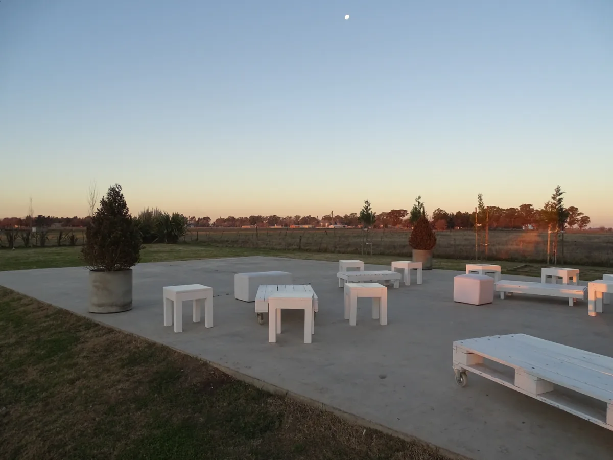 La recepción, afuera, El Rocío, Azul